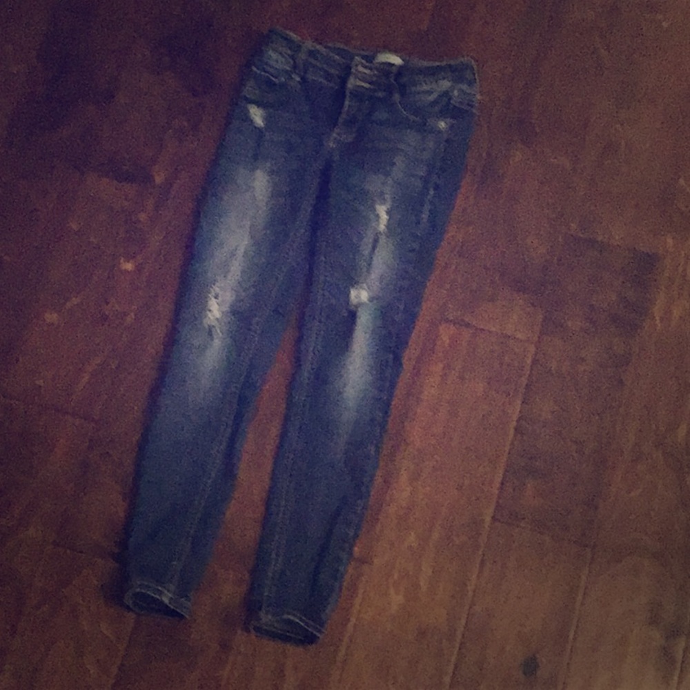 . ° ripped jean leggings.